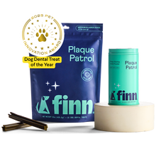Load image into Gallery viewer, Finn Plaque Patrol dental treats for medium/large dogs with 2025 Pet Innovation Award badge - blue pouch and teal container displayed